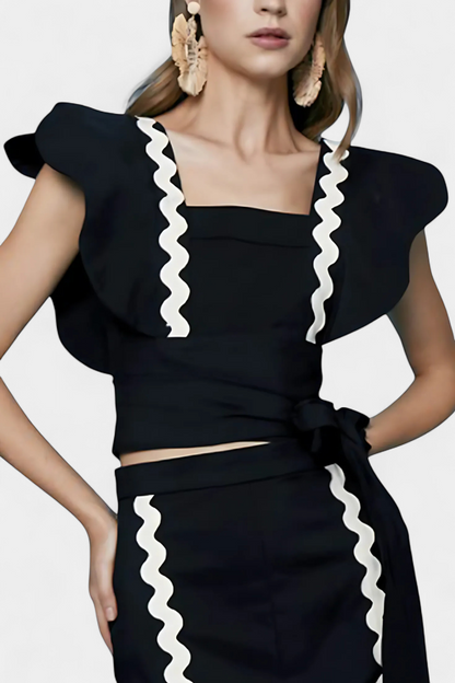 Fabiana Top Elegante con Volantes y Costuras en Contraste
